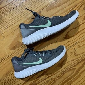 Nike Lunarlon Lunarconverge Fresh Mint Women’s Sneakers